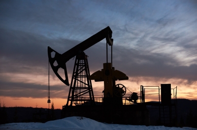 Россия сокращает добычу нефти по соглашению с ОПЕК+. Иначе снижение цены грозит дополнительным дефицитом бюджета